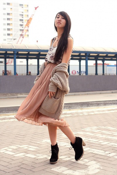 black-cotton-on-shoes-white-monki-dress-light-pink-monki-skirt-beige-korea_400