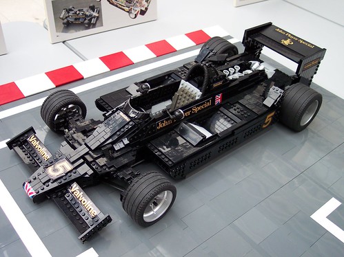 A valaha volt talán leggyönyörűbb festésű F1-es autót, a Lotus 79-et Mario Andretti világbajnoki címre vezette - Fotó: kockagyar.blog.hu