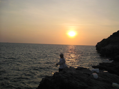 sunset fishing in sichang island