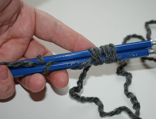 Centre pull yarn ball - two pencil method