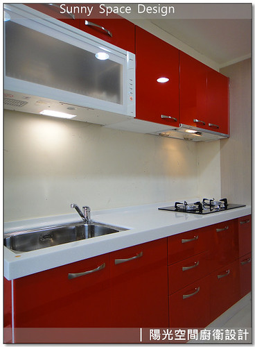 廚房設計-汐止茄苳路劉設計一字型廚具：韓石+木心桶+水晶門板