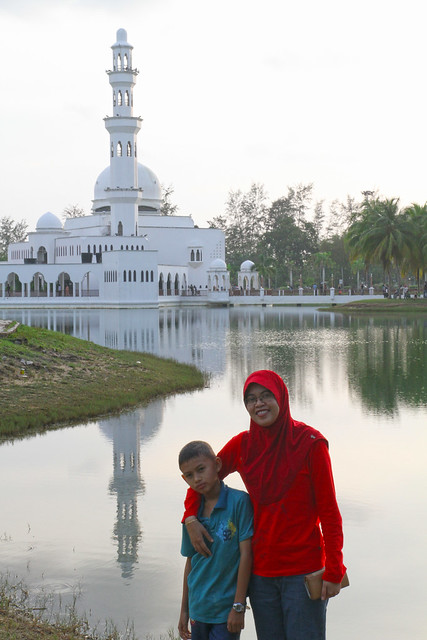 Cembam n Haziq Floating Mosque