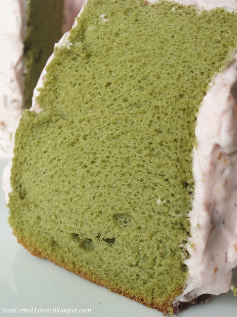 Green Tea chiffon cake with red bean cream