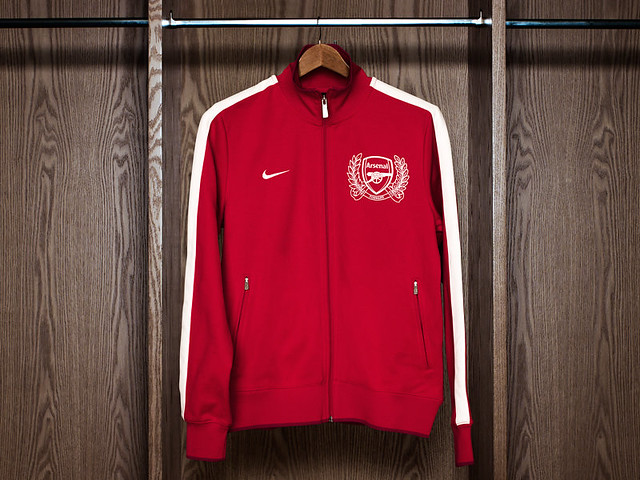 Kostum Arsenal 2011-2012
