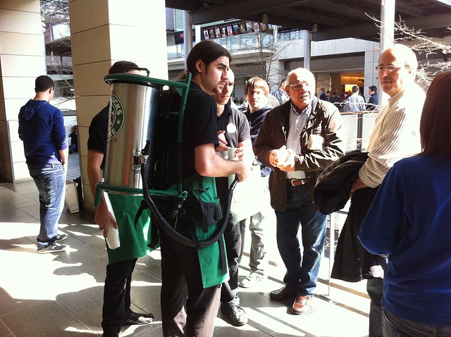 Starbucks regalando café a los que esperan por el iPad 2