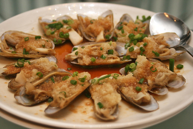 Steamed Bamboo Clams with Minced Garlic