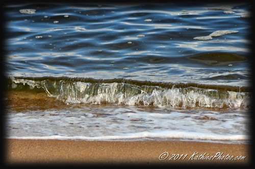 Rolling waves at Elwood Foreshore