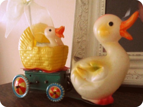 Cute vintage celluloid duck & ducklings toy