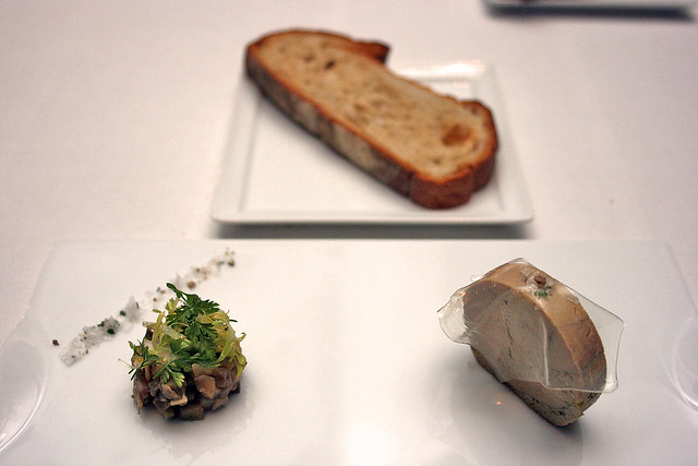 Ballotine de foie gras de landes, compoteé de champignons aigre doux - Foie gras ballotine, sweet and sour mushroom compote