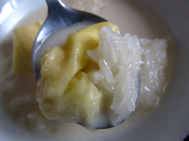 Sticky rice and durian (khao neow durian ข้าวหนียวทุเรียน)