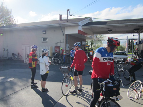 Riders about ready to leave Controle #2 Wind Gap, PA