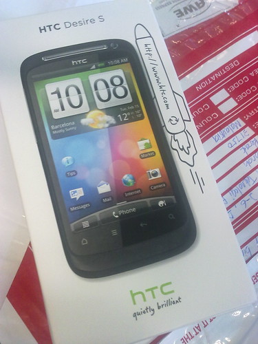 Unboxing HTC Desire S