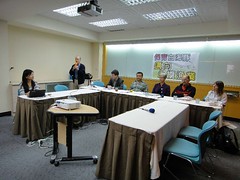 民間自力研究的東台灣海峽白海豚科學技術顧問團，28日發表白海豚保育的最新結論。（攝影：簡毓群）