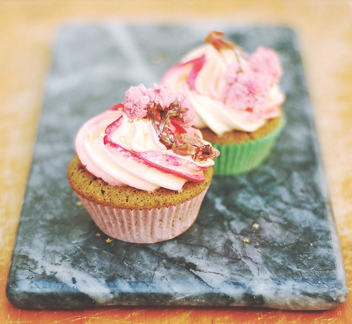 matcha + sakura cupcakes 