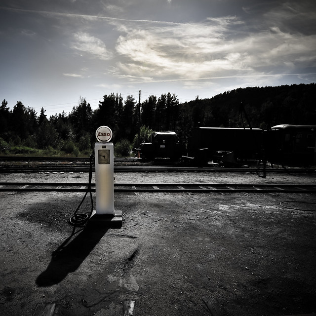 nikon diesel gas pump gasoline nikkor esso fuel vennesla exxon 1024 setesdalsbanen d300s grovane petterphoto