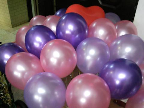 空飄氣球，珍珠粉紅，珍珠紫，珍珠淺紫，共20顆。加愛心空飄紅色1顆 by dod_balloon