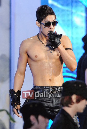 {Photos} Kim Hyun Joong Mnet 20's Choice Break Down Performance [07.07.2011]