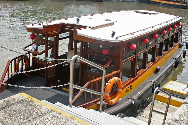 The Tiffin Cruise takes you on a bumboat