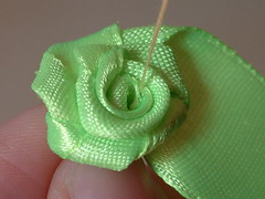 how to make ribbon roses-13