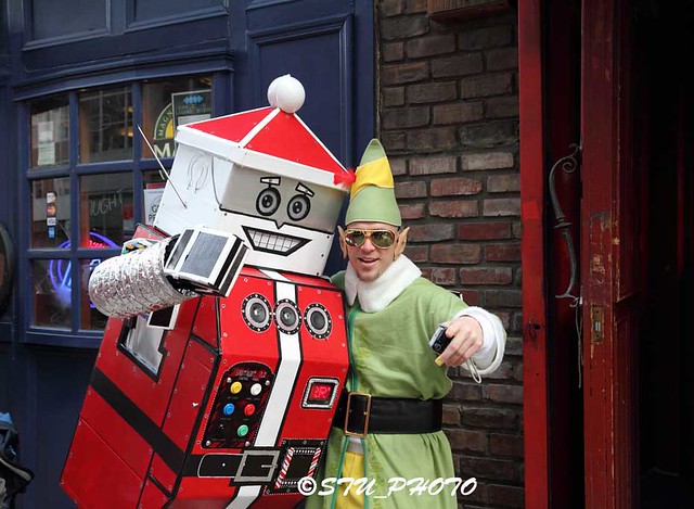 robot santa + elf