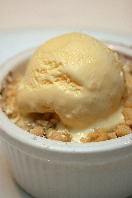 Blueberry and peach crumble with vanilla ice cream