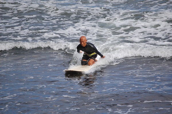 Honolii-4-surfer-one-arm-guy
