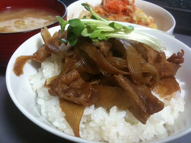 豚バラゴボウ丼、うまい！ #jisui
