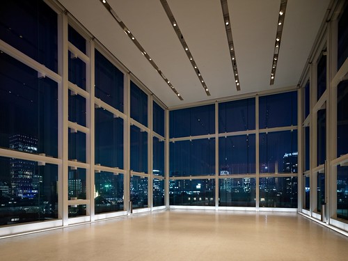 Espace Louis Vuitton Tokyo at night