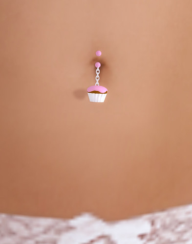 envi - belly cupcake piercing
