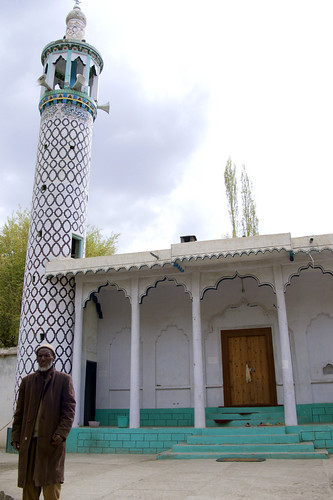 Paskyum masjid and old man