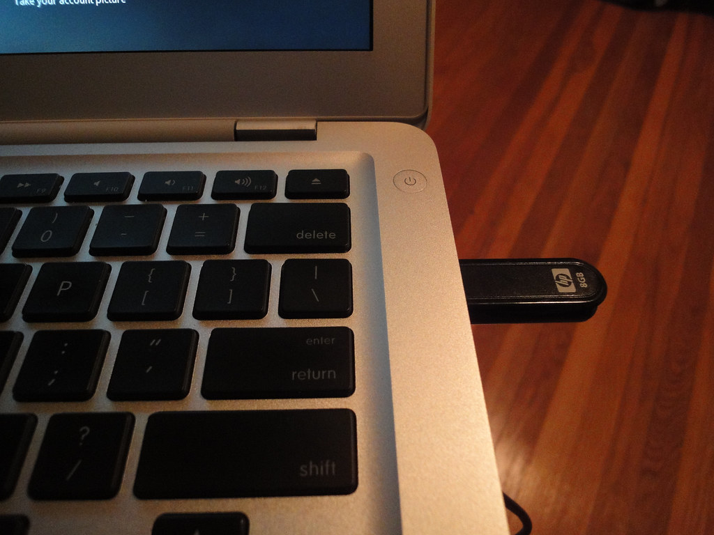HP USB drive, containing custom-built ChromeOS image