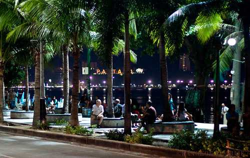 Pattaya Beach - nightlife under palm trees