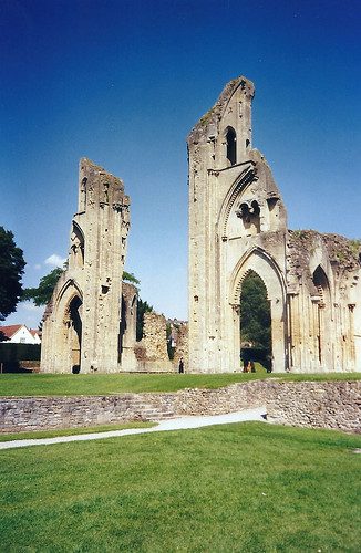Ruins of Glastonbury Abbey - Copyright R.Weal 1998