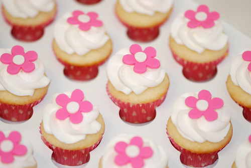mini cupcakes topped with a pink flwoer for a preschool birthday celebration