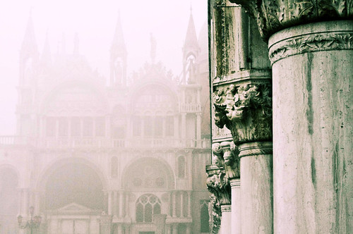 フリー写真素材|建築・建造物|教会・聖堂・モスク|霧・霞|イタリア|
