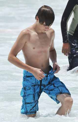justin bieber pants fall off. hot Cross Out Justin Bieber