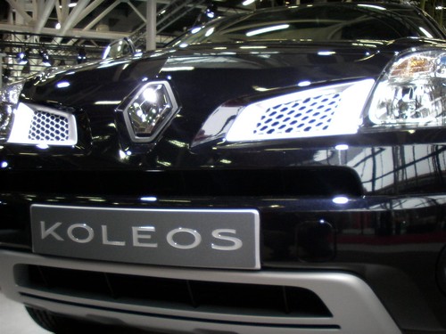 La Renault Koleos Bose fotografata nello stand Renault al Motorshow 2010. La special edition è dotata dell'esclusivo sistema Bose® Sound System per una