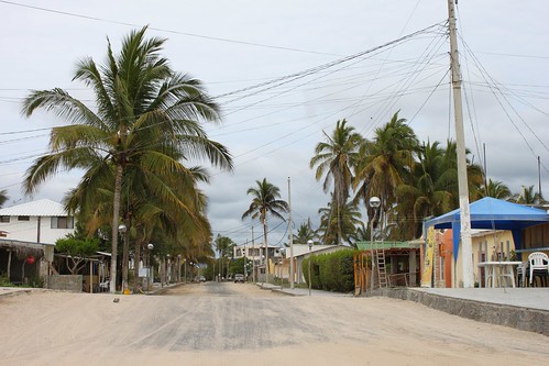 The sandy streets of Puerto Villamil