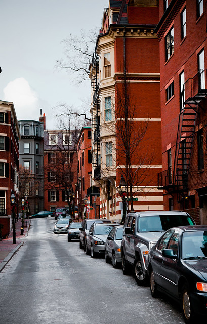 Red Brick and Silver Cars [EOS 5DMK2 | EF 24-105L@58mm | 1/160 s | f/6.3 | ISO200]