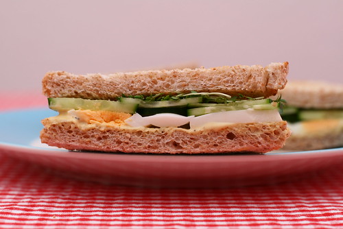 Eier-Gurken-Sandwiches mit Senfcreme