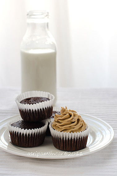 choco cupcake with mocca butter cream