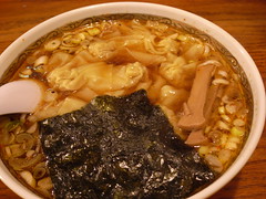 亀ちゃん食堂「ワンタン麺」（670円）