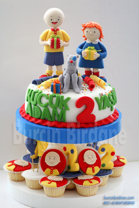 Caillou Pasta ve Cupcake Stand