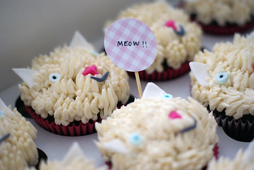 meow! birthday cat cupcakes