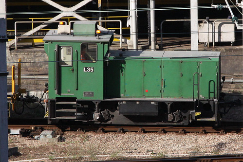 MTR diesel loco L35 shunting at Kowloon Bay depot