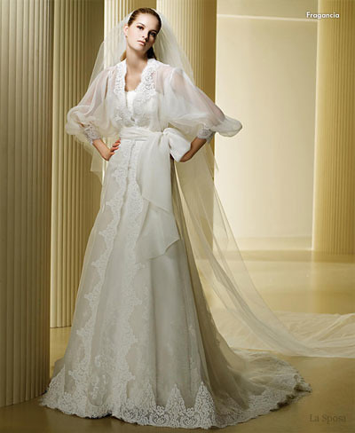 wedding dresses 2011 With a beautiful robe model filled with lace and a 