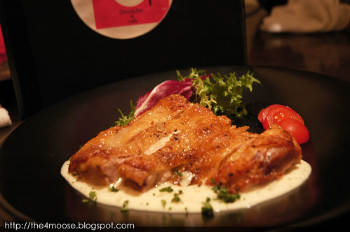 Dining Bar and Cafe haco - 国産鶏モモ肉の黒ビール衣のフリット 