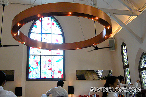 Halo-shaped ceiling light and patterned glass windows