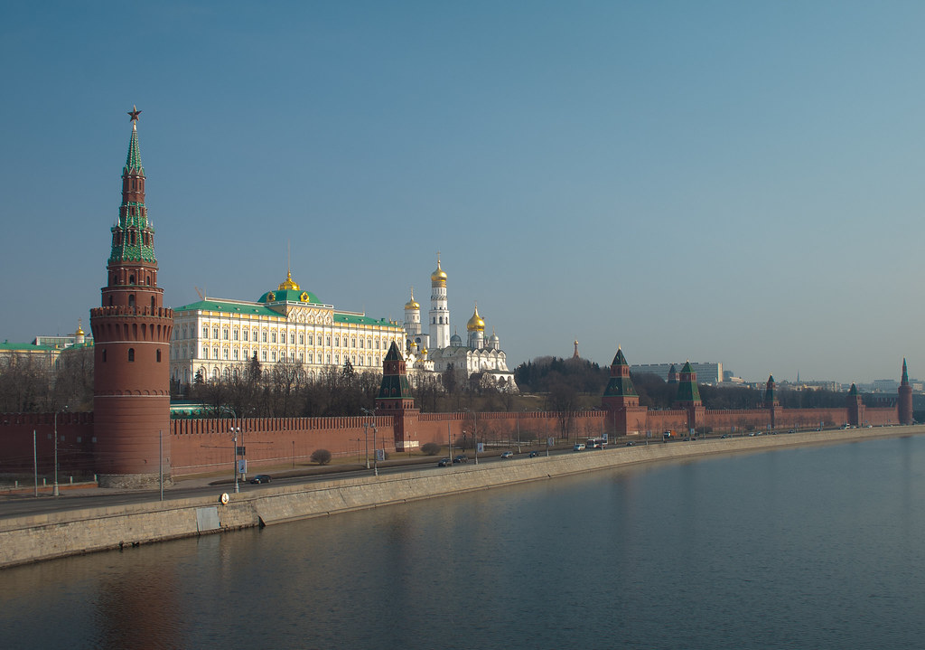 : Moscow Kremlin, Moscow river.  ,  .