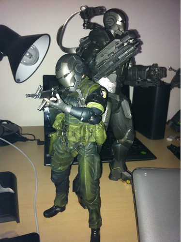 First Big Boss (MGS) that actually gets a battle helmet. Haha.
